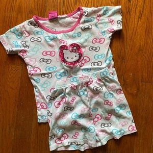 🌿3/$10 Hello Kitty PJs